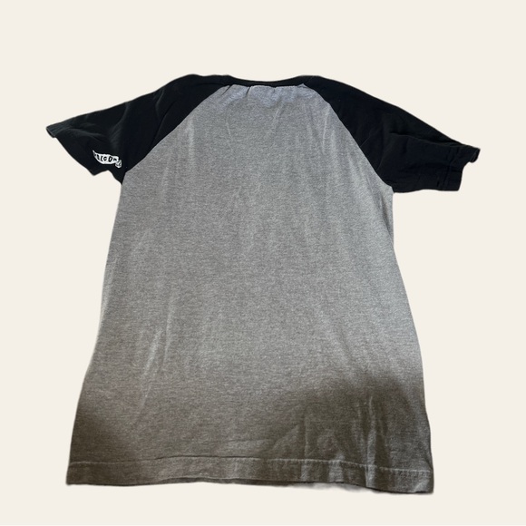 black and grey volcom tee - Picture 2 of 3
